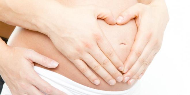 Proč se růžový výtok objevuje v počátečních fázích těhotenství?