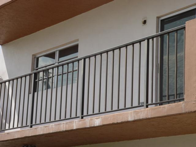 Co jsou balkonové ploty?