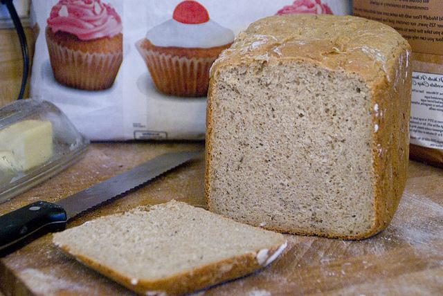 Recept na černý chléb pro výrobce chleba je rychlý a chutný