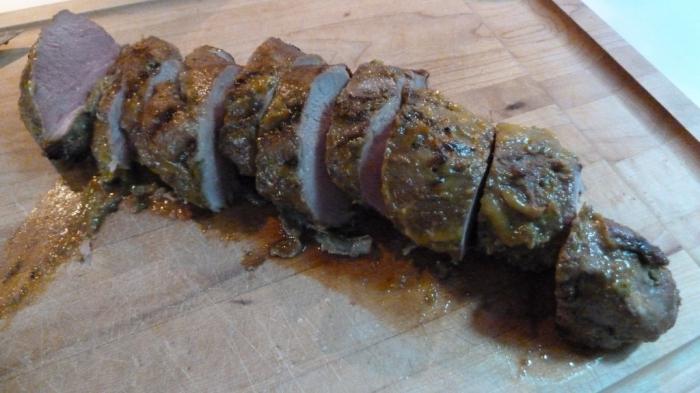 Shish vepřový kebab s kiwi - originální pokrm na uhlí