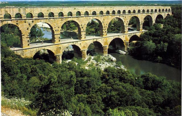 Akvadukt je římská myšlenka, ztělesněná po celém světě