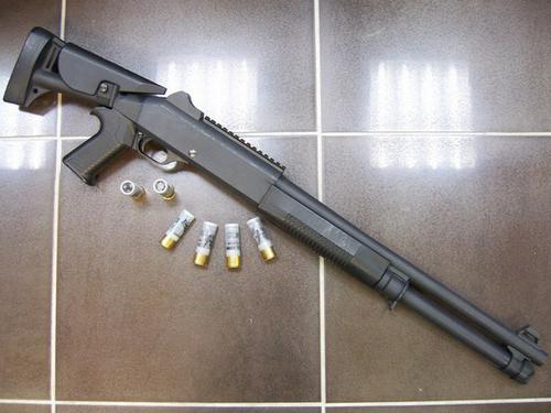 Smršťovací puška Benelli M4 Super 90